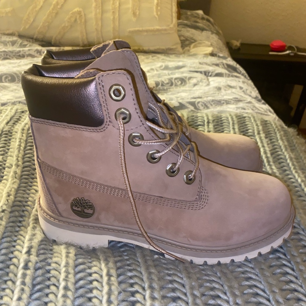 Timberland kids lace up boots. New. Sand colored. Kids size 4. Women’s 5.5